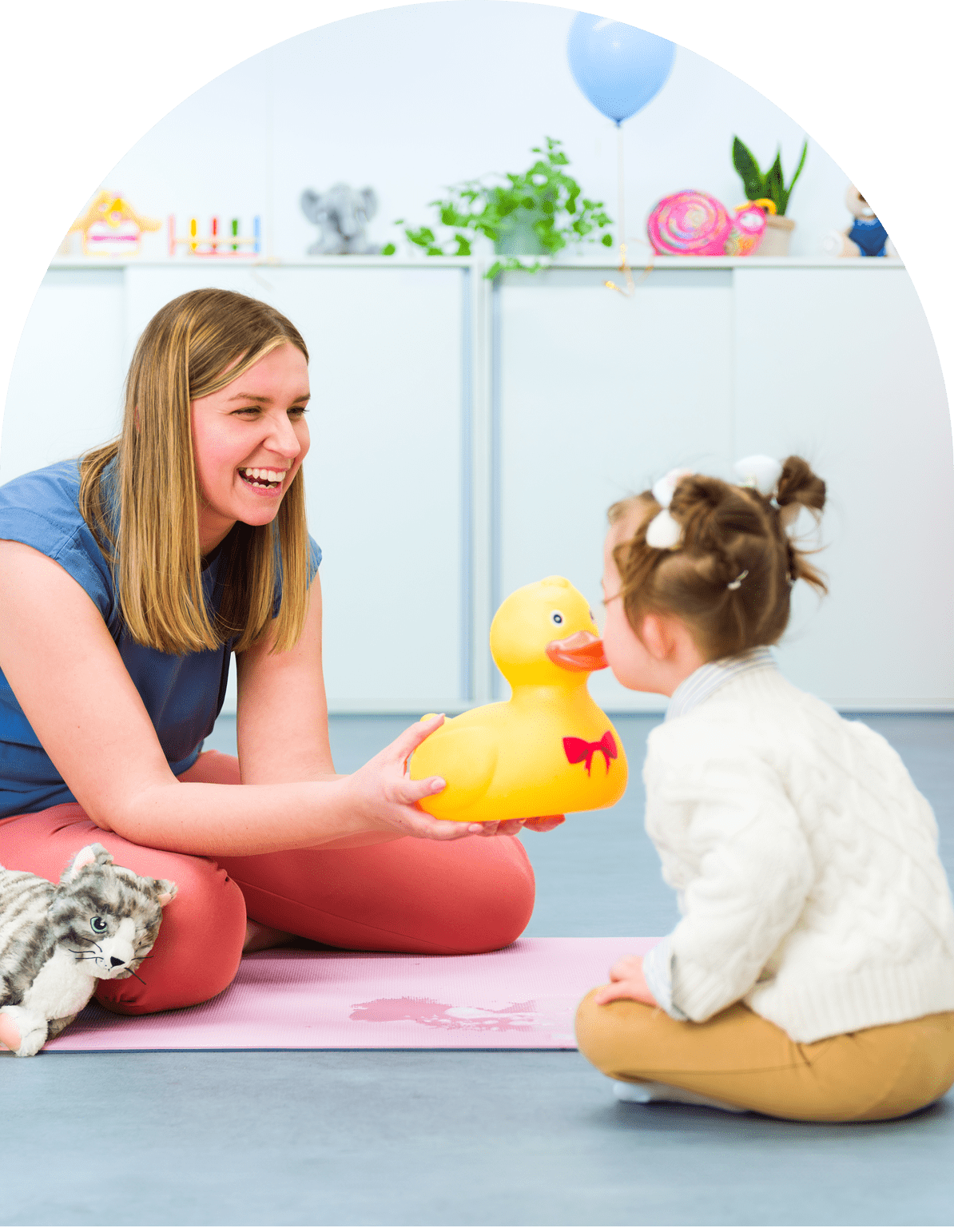 222GettyImages-2161932830 (1) Woman and child playing with rubber duck.